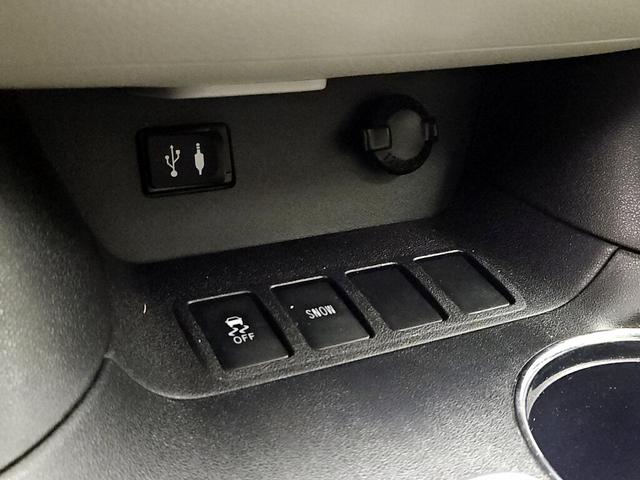 Photo of 2015 Silver Toyota Highlander