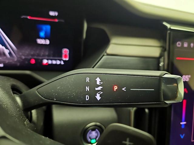 Photo of 2024 White GMC Acadia