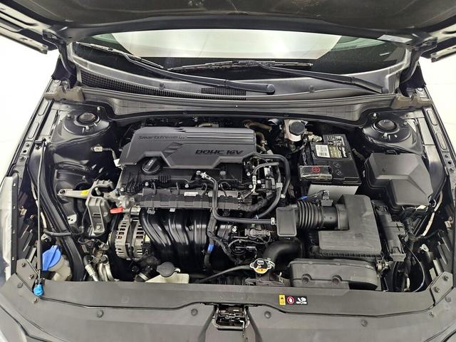 Photo of 2022 Black Hyundai ELANTRA