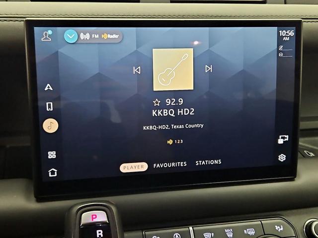 Photo of 2023 Gray Land Rover Defender