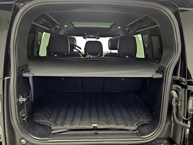 Photo of 2023 Gray Land Rover Defender