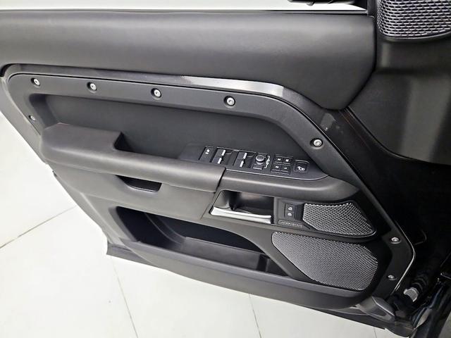 Photo of 2023 Gray Land Rover Defender