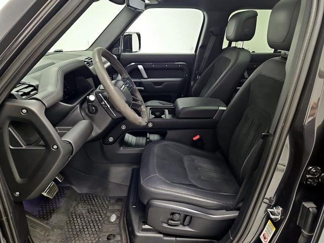 Photo of 2023 Gray Land Rover Defender
