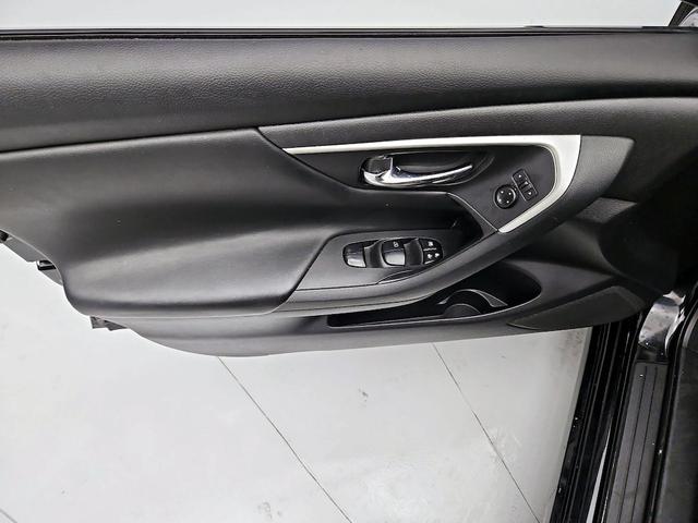 Photo of 2018 Black Nissan Altima
