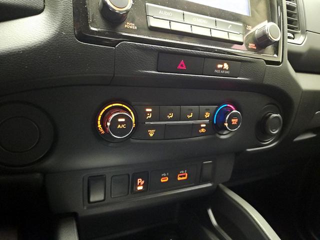 Photo of 2022 Gray Nissan Frontier