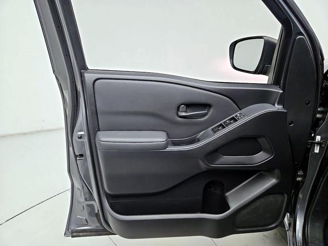 Photo of 2022 Gray Nissan Frontier