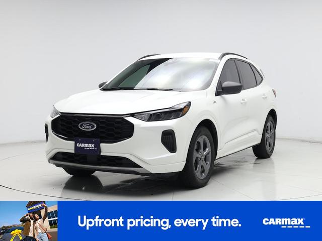 Photo of 2023 White Ford Escape