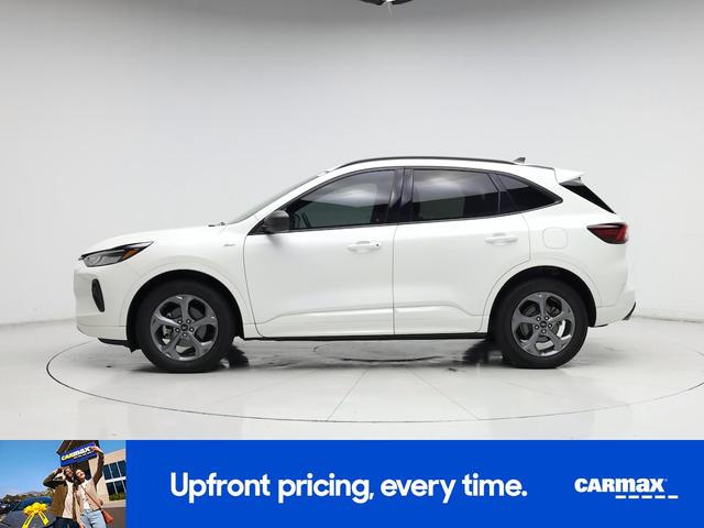 Photo of 2023 White Ford Escape