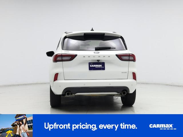 Photo of 2023 White Ford Escape