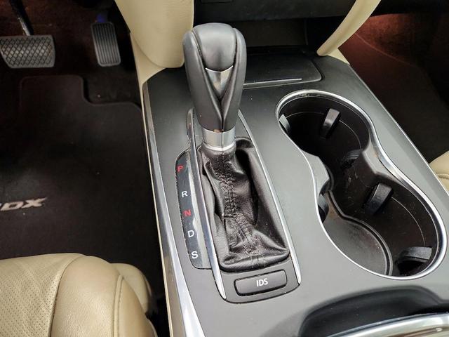 Photo of 2015 White Acura MDX