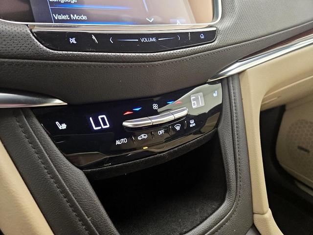 Photo of 2018 White Cadillac XT5