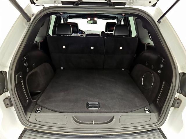 Photo of 2015 White Jeep Grand Cherokee