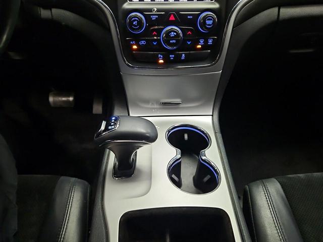 Photo of 2015 White Jeep Grand Cherokee
