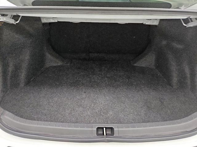 Photo of 2016 White Toyota Corolla