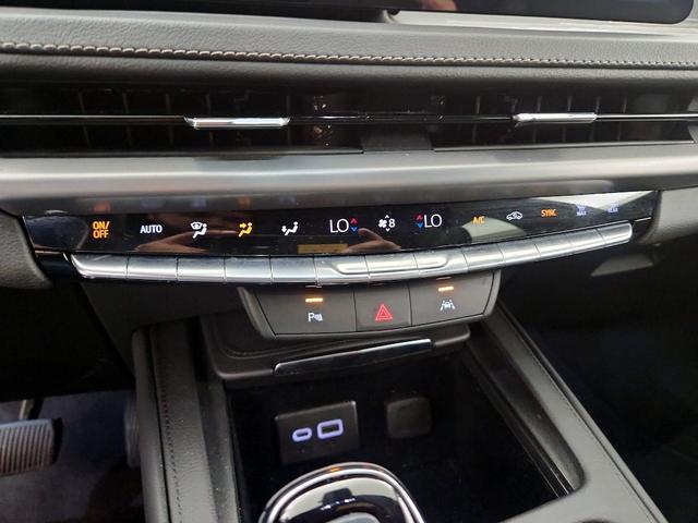 Photo of 2024 Silver Cadillac XT4