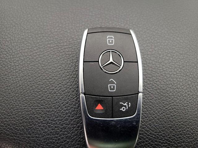 Photo of 2021 Black Mercedes-Benz GLC 300