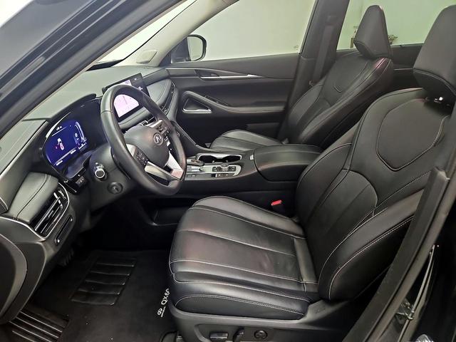 Photo of 2024 Black INFINITI QX60
