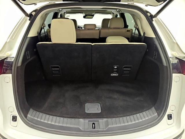 Photo of 2017 White Mazda CX-9