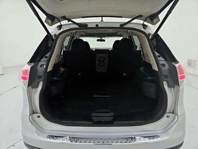 Photo of 2016 Silver Nissan Rogue