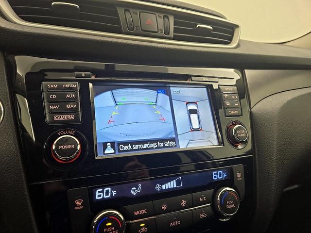 Photo of 2016 Silver Nissan Rogue