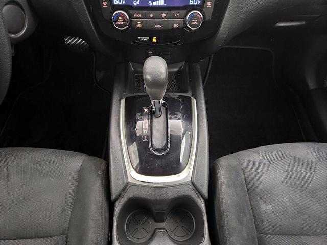 Photo of 2016 Silver Nissan Rogue