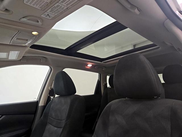 Photo of 2016 Silver Nissan Rogue