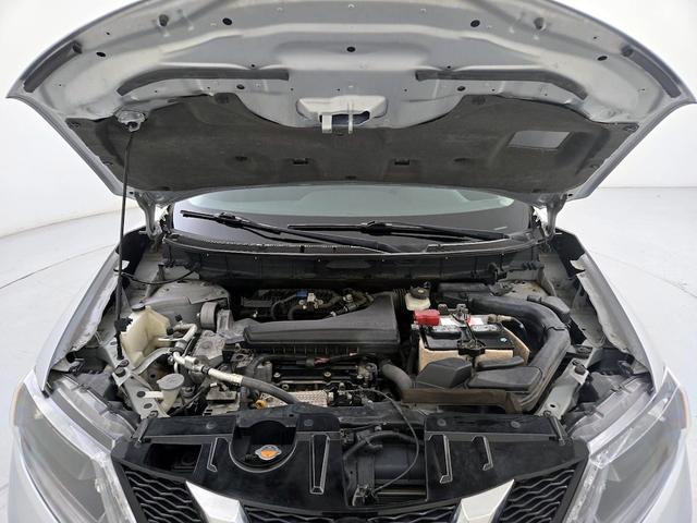 Photo of 2016 Silver Nissan Rogue