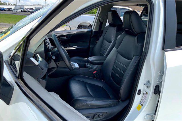Photo of 2022 Blizzard Pearl Toyota RAV4