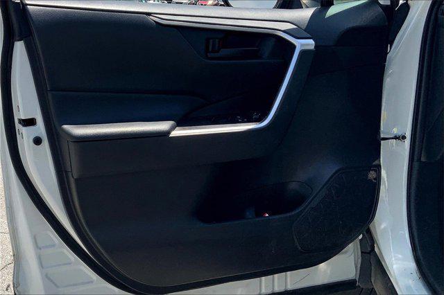 Photo of 2022 White Toyota RAV4