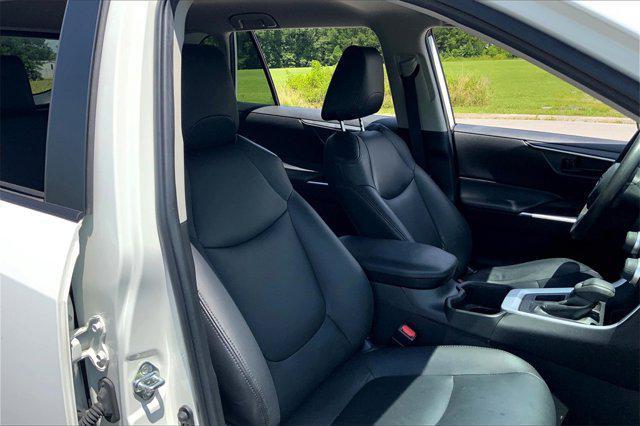 Photo of 2022 White Toyota RAV4