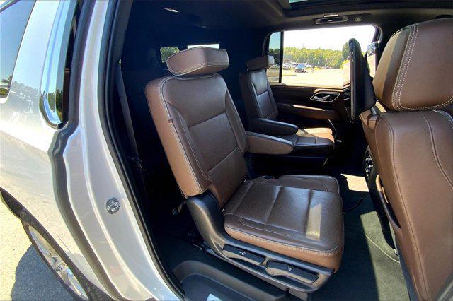 Photo of 2021 Iridescent Pearl Tricoat Chevrolet Suburban