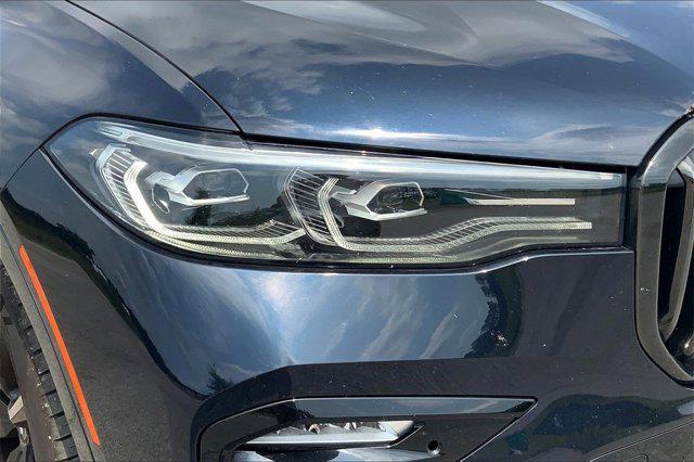 Photo of 2022 Carbon Black Metallic BMW X7