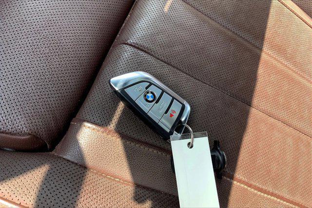 Photo of 2022 Carbon Black Metallic BMW X7