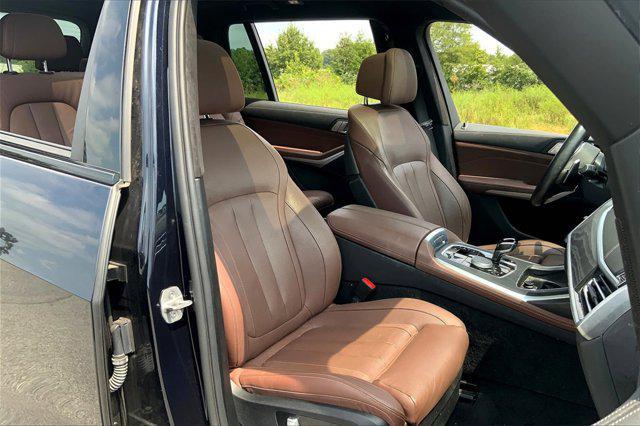 Photo of 2022 Carbon Black Metallic BMW X7