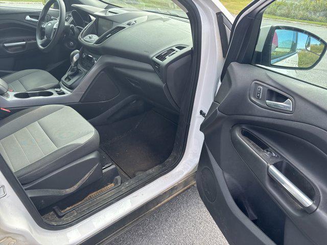 Photo of 2014 White Platinum Ford Escape