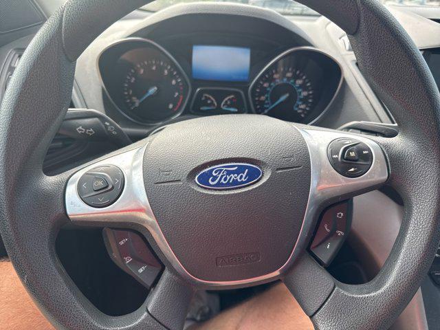 Photo of 2014 White Platinum Ford Escape