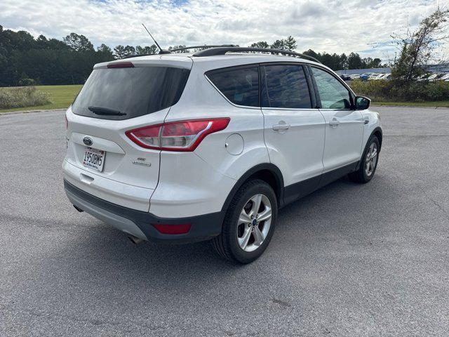 Photo of 2014 White Platinum Ford Escape