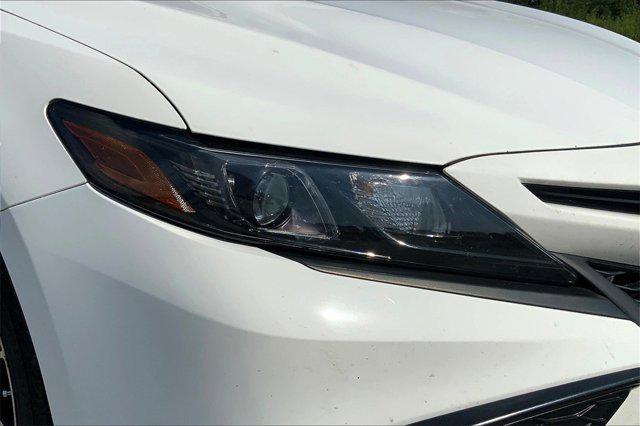 Photo of 2021 Super White Toyota Camry