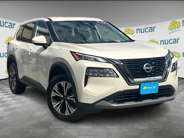 Photo of 2023 Pearl White Tricoat Nissan Rogue
