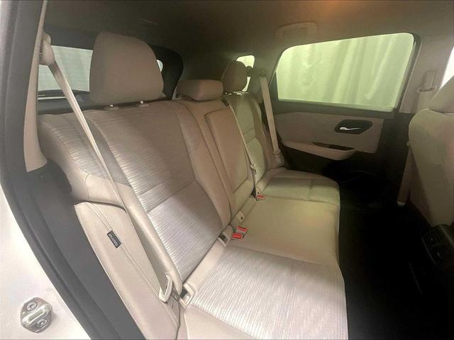 Photo of 2023 Pearl White Tricoat Nissan Rogue