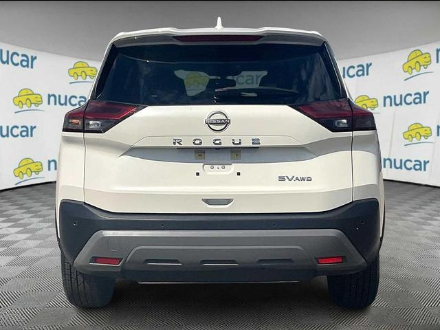 Photo of 2023 Pearl White Tricoat Nissan Rogue