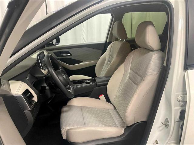 Photo of 2023 Pearl White Tricoat Nissan Rogue