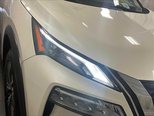 Photo of 2023 Pearl White Tricoat Nissan Rogue