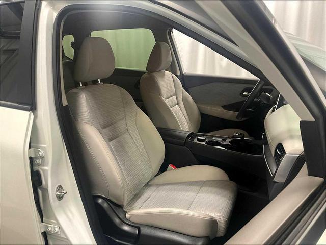 Photo of 2023 Pearl White Tricoat Nissan Rogue