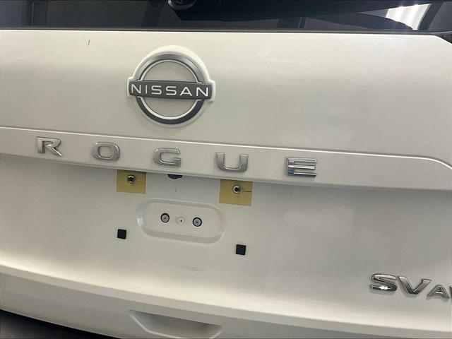 Photo of 2023 Pearl White Tricoat Nissan Rogue