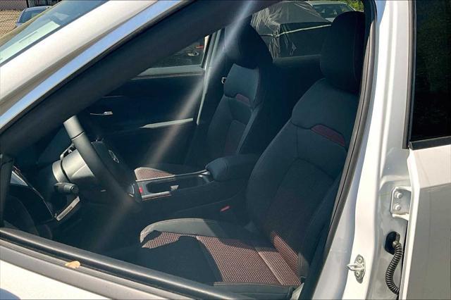 Photo of 2025 Aspen White Tricoat Nissan Kicks