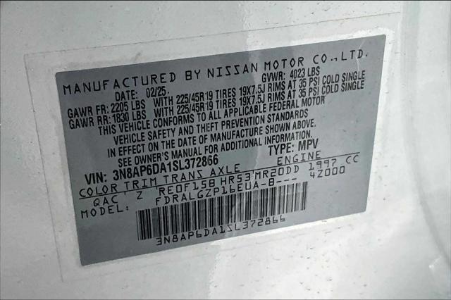 Photo of 2025 Aspen White Tricoat Nissan Kicks