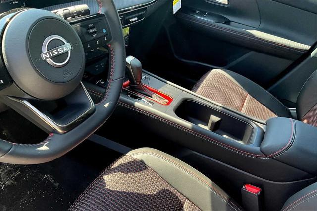 Photo of 2025 Aspen White Tricoat Nissan Kicks