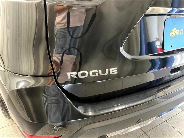 Photo of 2019 Magnetic Black Pearl Nissan Rogue