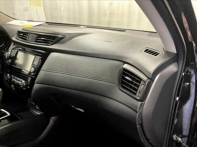 Photo of 2019 Magnetic Black Pearl Nissan Rogue